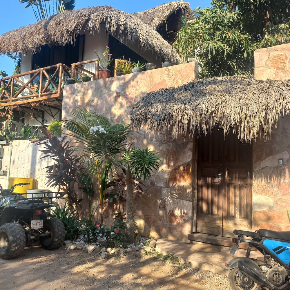 Hotel Pantai H - Image 1