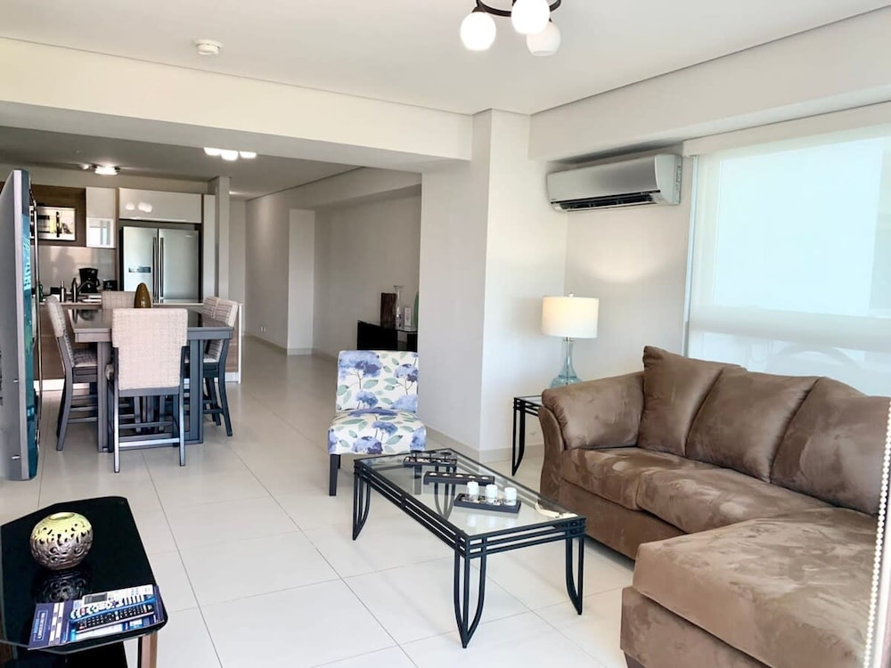 Blue Home I Spacious 1 Bed With Park View Parkside