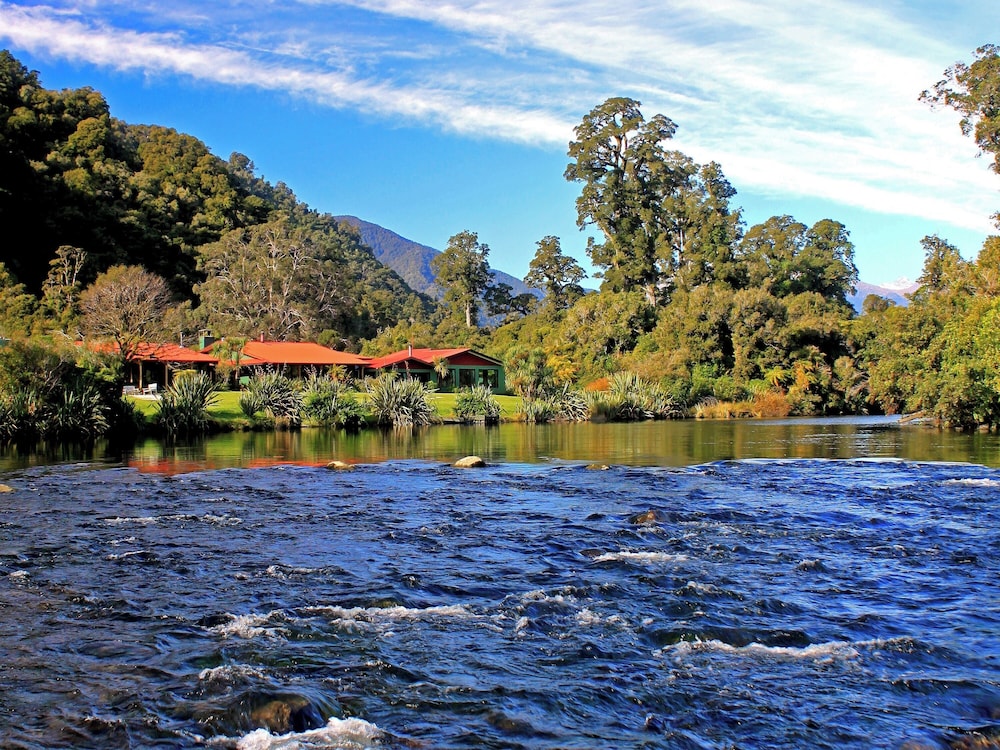 Wilderness Lodge Lake Moeraki