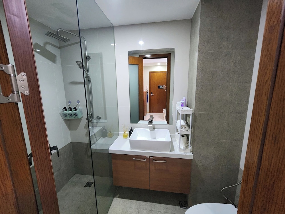 Cozy 1BR Condo in Mandaluyong City With City Skyline View