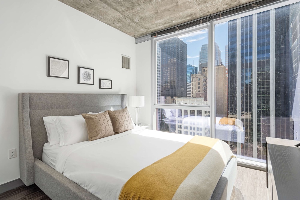 Exclusive 3BR City Views Top Amenities Central