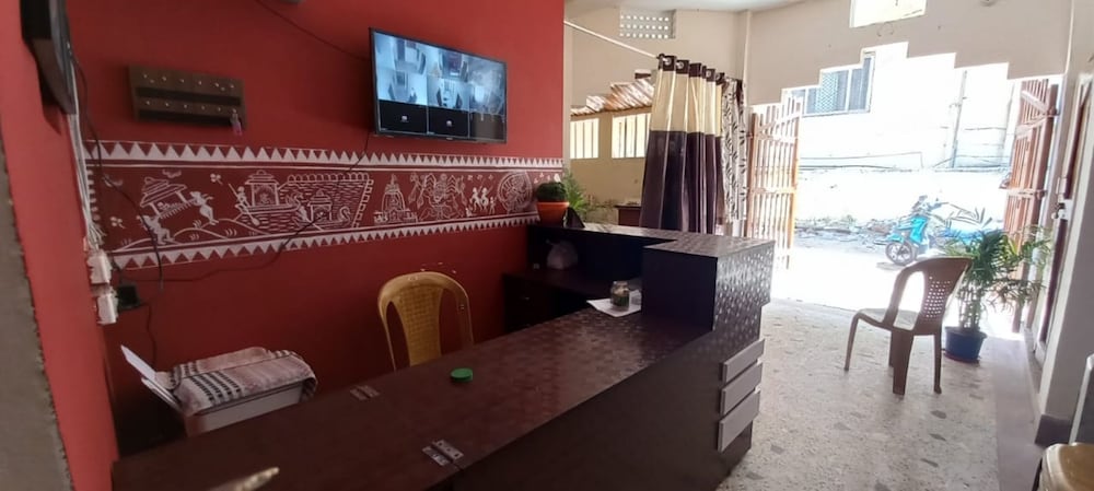 Lobby & Reception