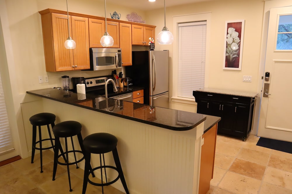 1381 Laurel Grove 3 Bedroom Home by RedAwning view 4