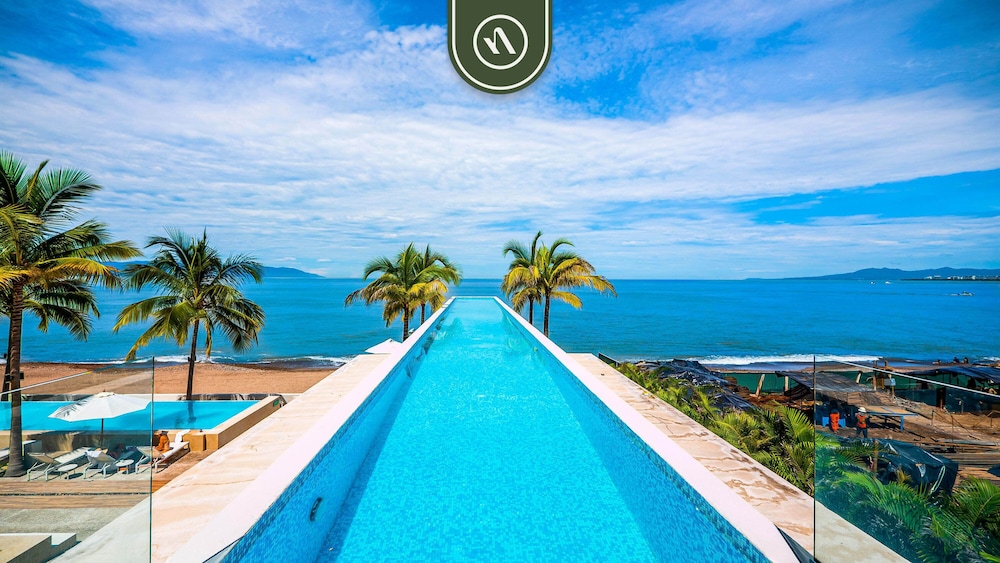 Oceanview Studio - Beach - King Bed - Pool