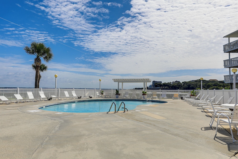 Marina Views, Walk to Beach: Atlantic Beach Condo!