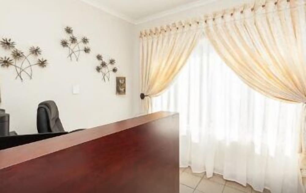 Leika Airport Lodge