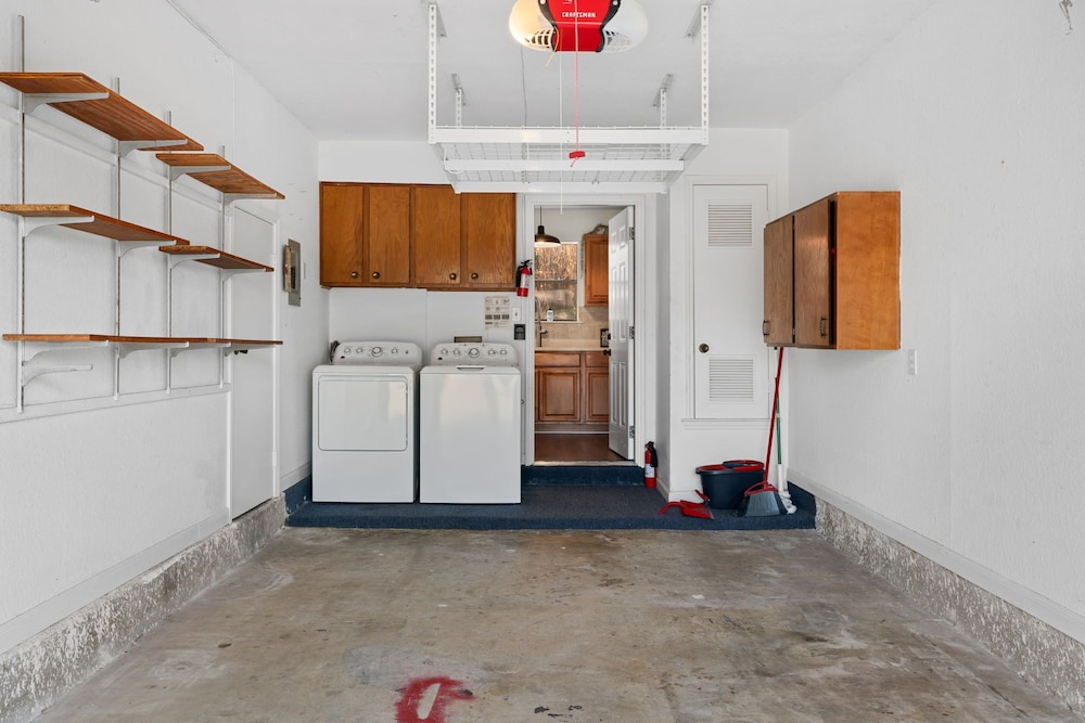 Hillside 3BR KingClose to DT Domain Q2