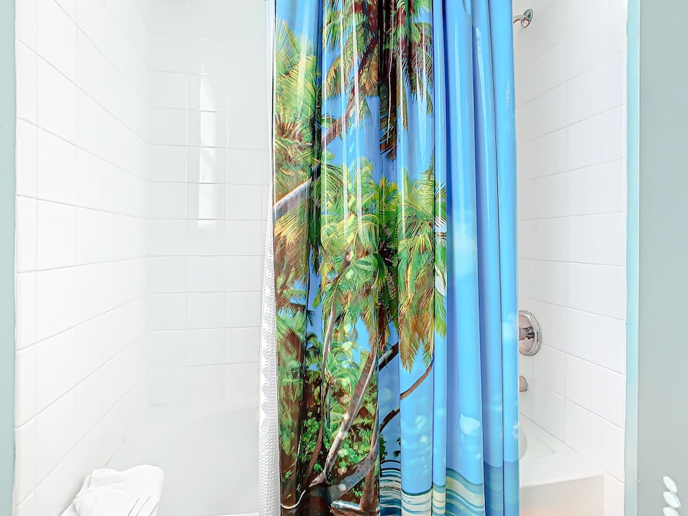 Spacious Windsor Palms Retreat - 11 Min to Disney