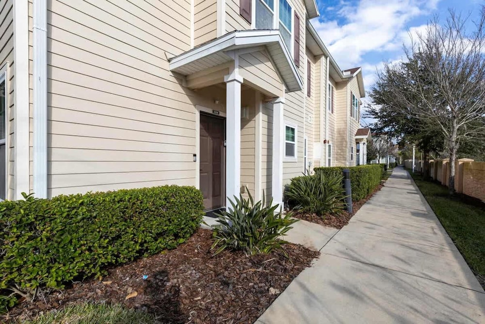 4BR Family Townhouse Steps to Disney