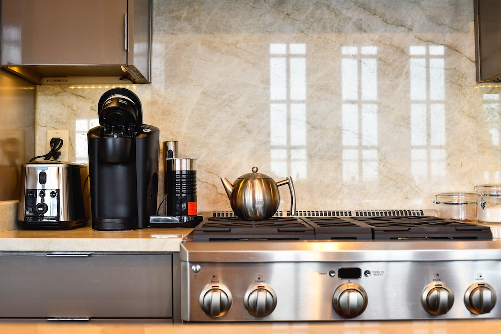 Skyline Penthouse - Image 5