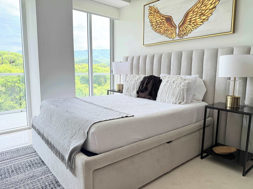 Luxury 2BR Bolongo Ocean View Private Beach