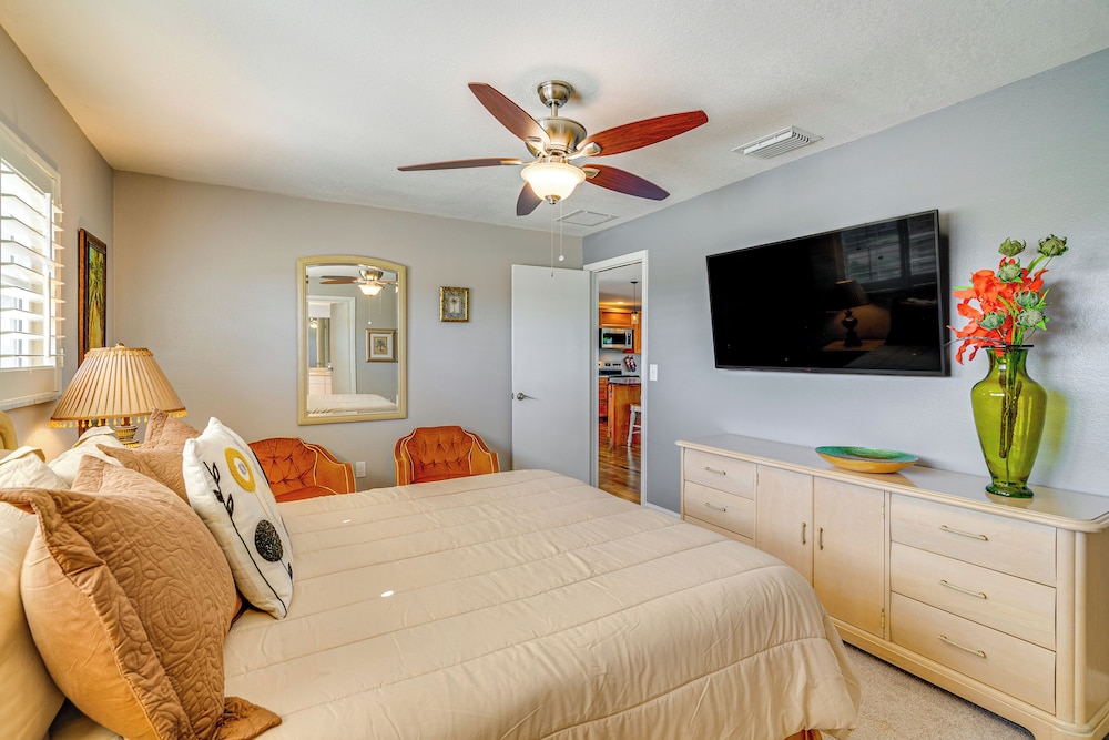 Dock + Patio w/ Canal View: Paradise in Cape Coral