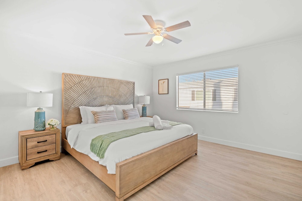 Modern Glendora Retreat Family Getaway Near Cal Poly & Mt. SAC