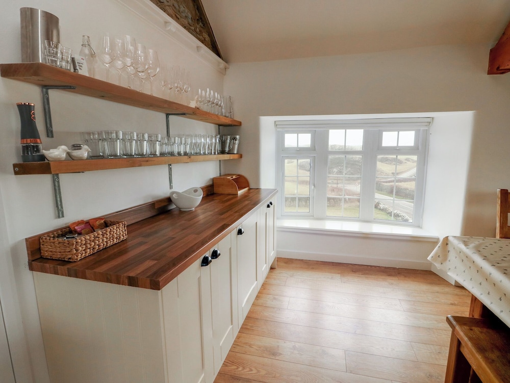 Fferm Porthdafarch South Farm House
