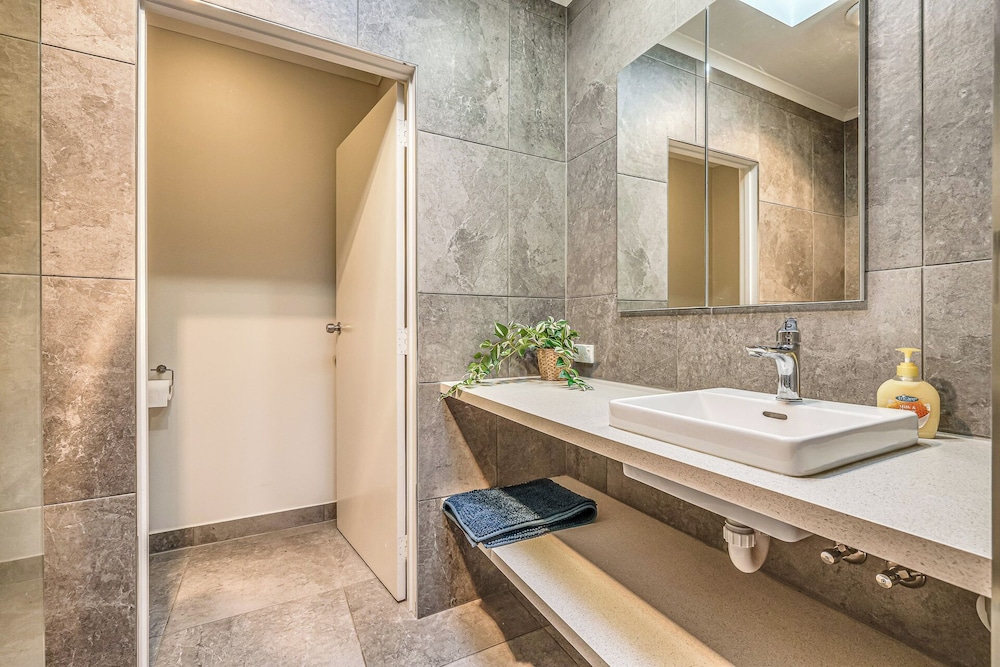 StayAU Gorgeous 5BR BBQ Home Geelong