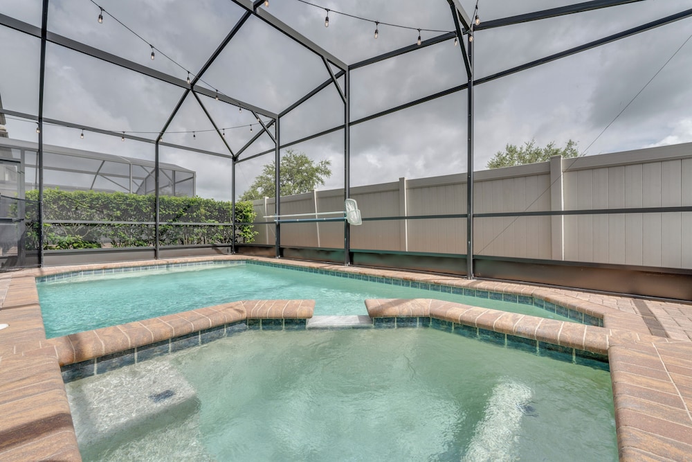 Pool & Lazy River: Windsor House 9 Mi to Disney!