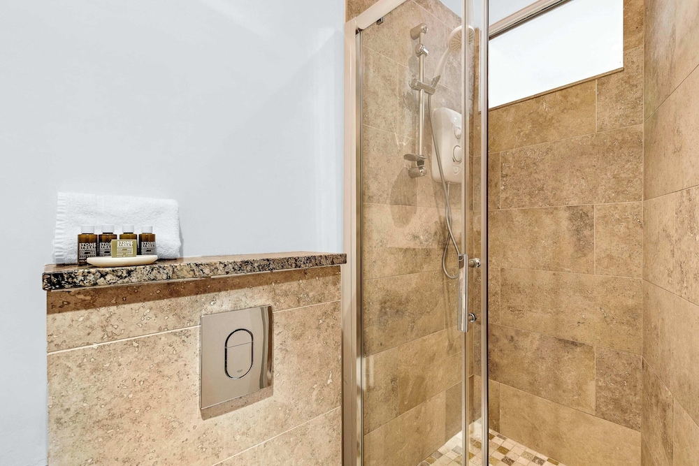 Lovely 1 Bed Home With Garden