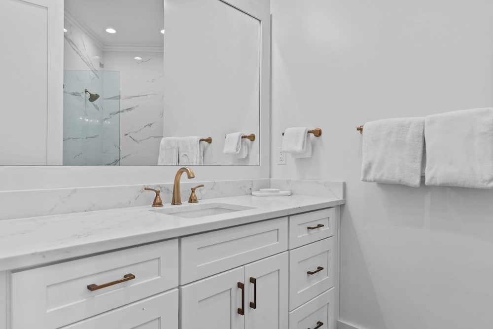4BR Coastal Retreat w/ Pool, Patio & Games Lagniappe at Blue Mountain