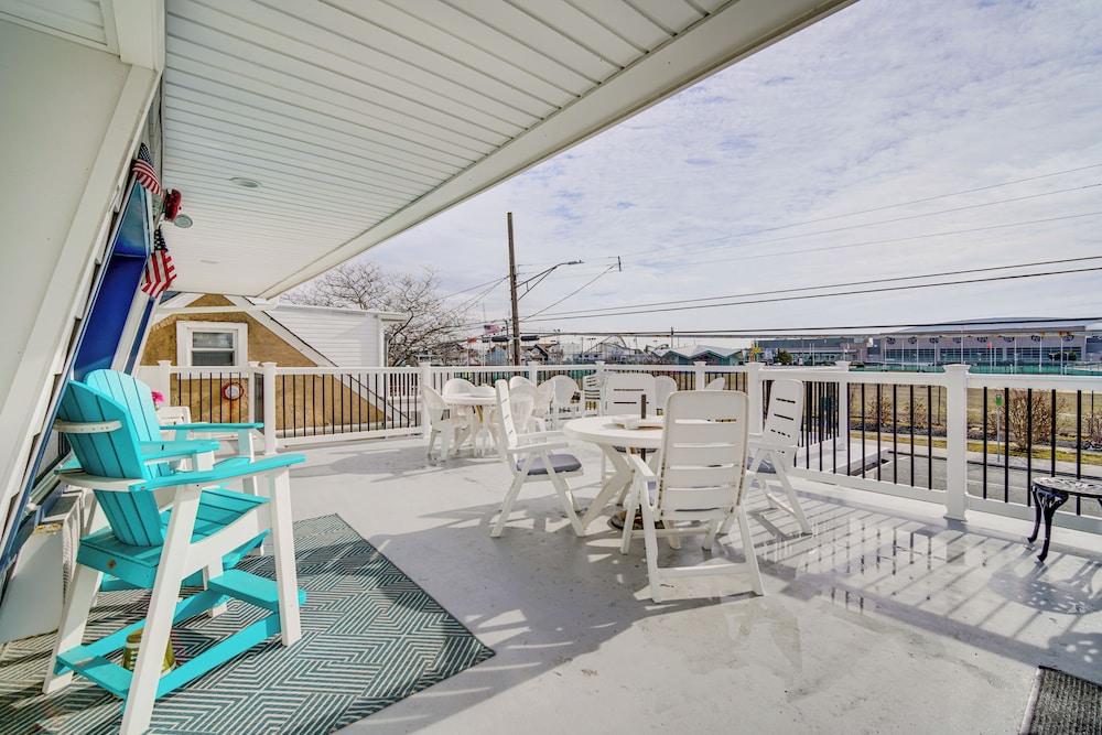 Half-block to Beach & Conventions: Wildwood Studio