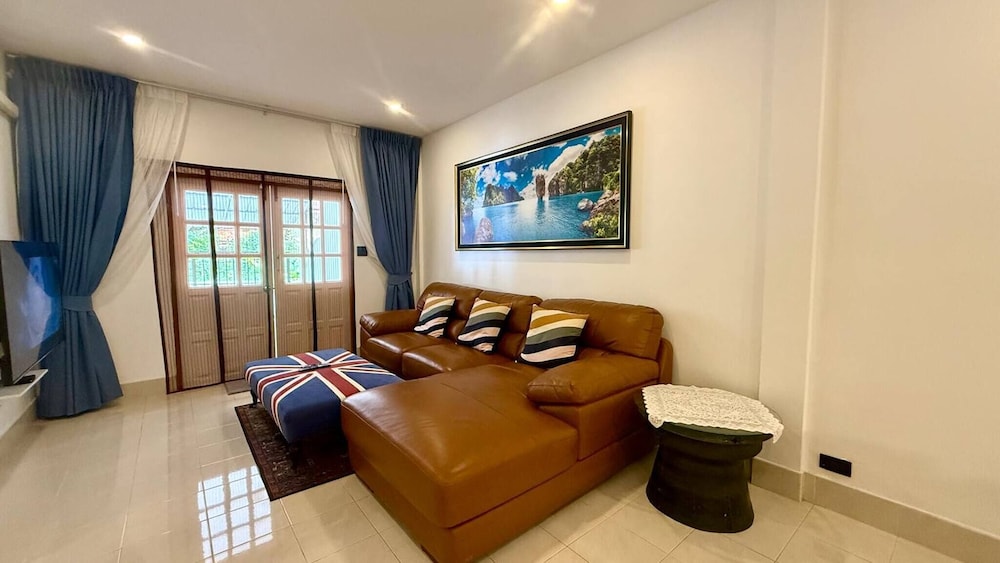 Valley 41 - 2 bdr Private Villa Near Phuket Town