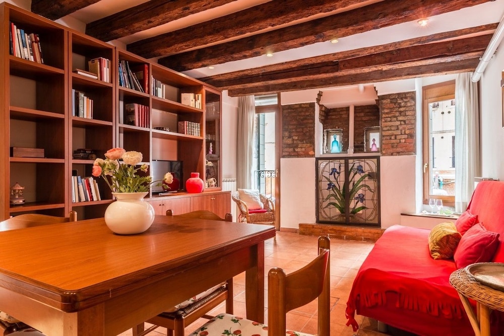 Venice Canal View Boutique Apartment
