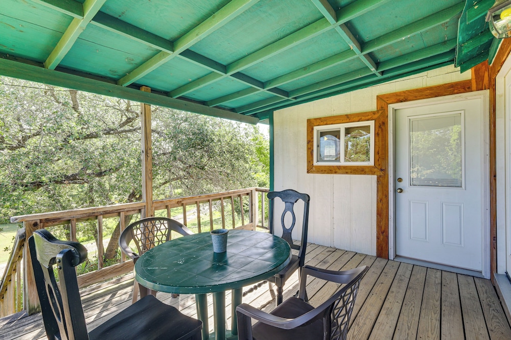 2 Mi to Fishing on Lake Whitney: Cottage w/ Deck