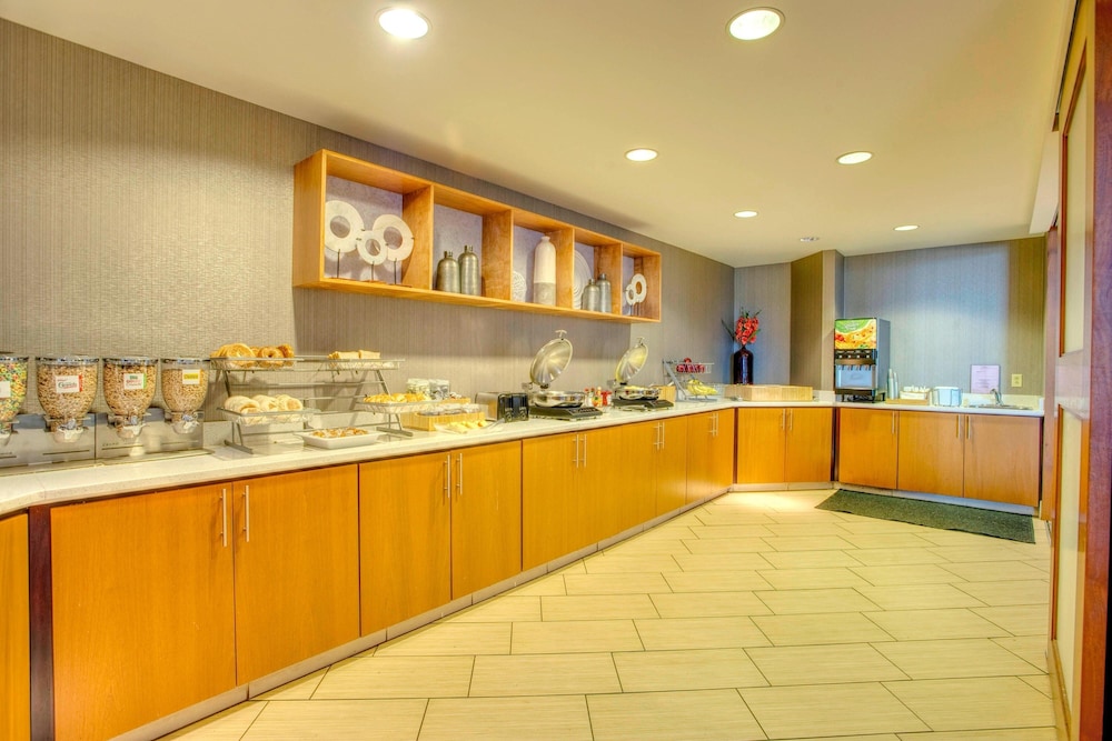 Lawrence Vacations - Springhill Suites by Marriott Lawrence - Property Image 9