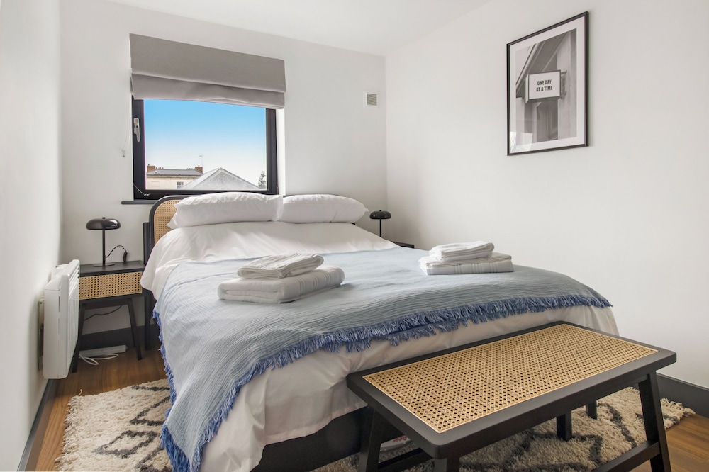 Central 1 BD in the Heart of Cheltenham view 4