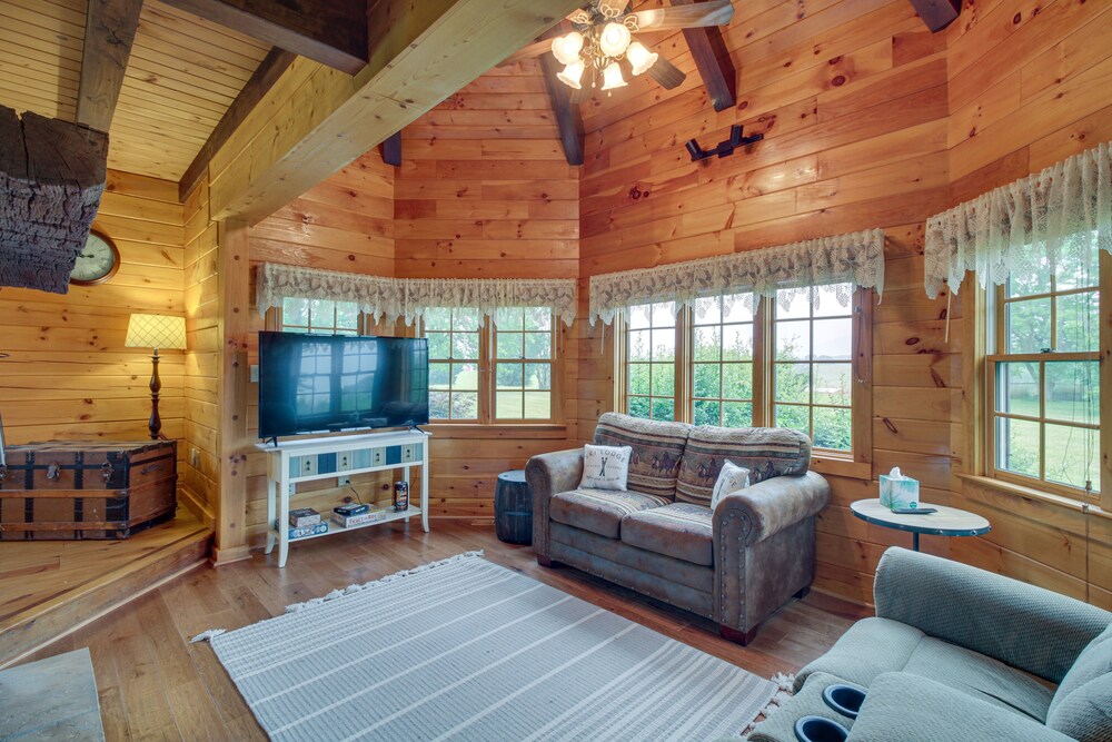 Peaceful Raphine Cottage w/ Deck & Fireplace! view 3