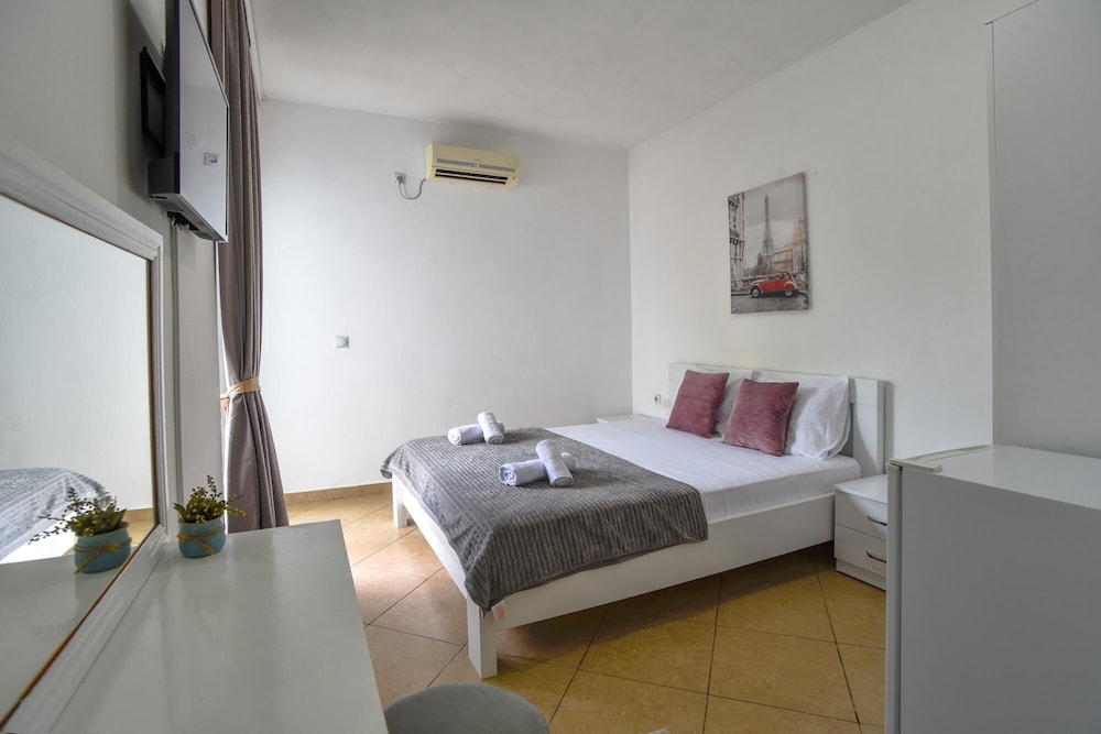 Flat w Balcony Garden 5 min to Ulcinj Long Beach photo 2