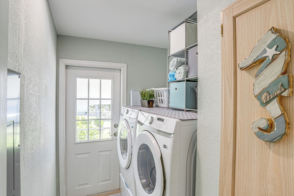 Tee Off & Soak Up Sun! Airy Englewood Gem w/ Yard