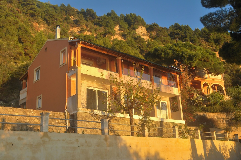La Casa di Kosta Luxury Apartment, Kontogialos Beach, sea Views