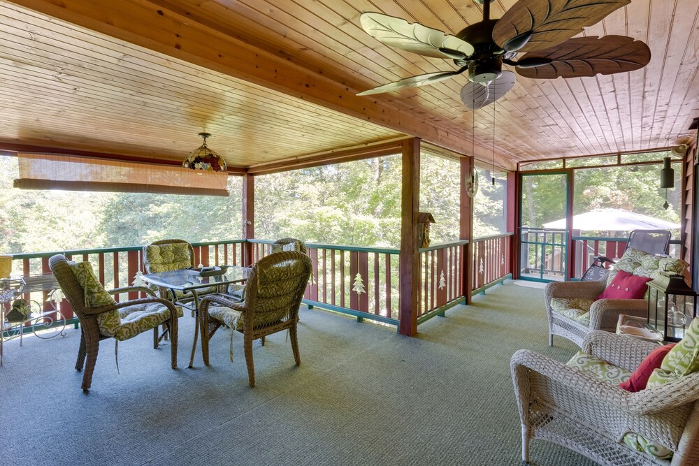 North Carolina Cabin w/ Deck, Bar & Pool Table! view 4