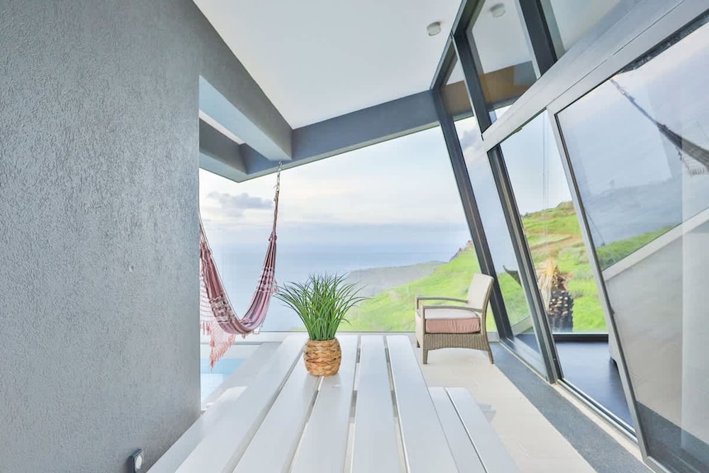 Villa Leonor Cliffside Retreat