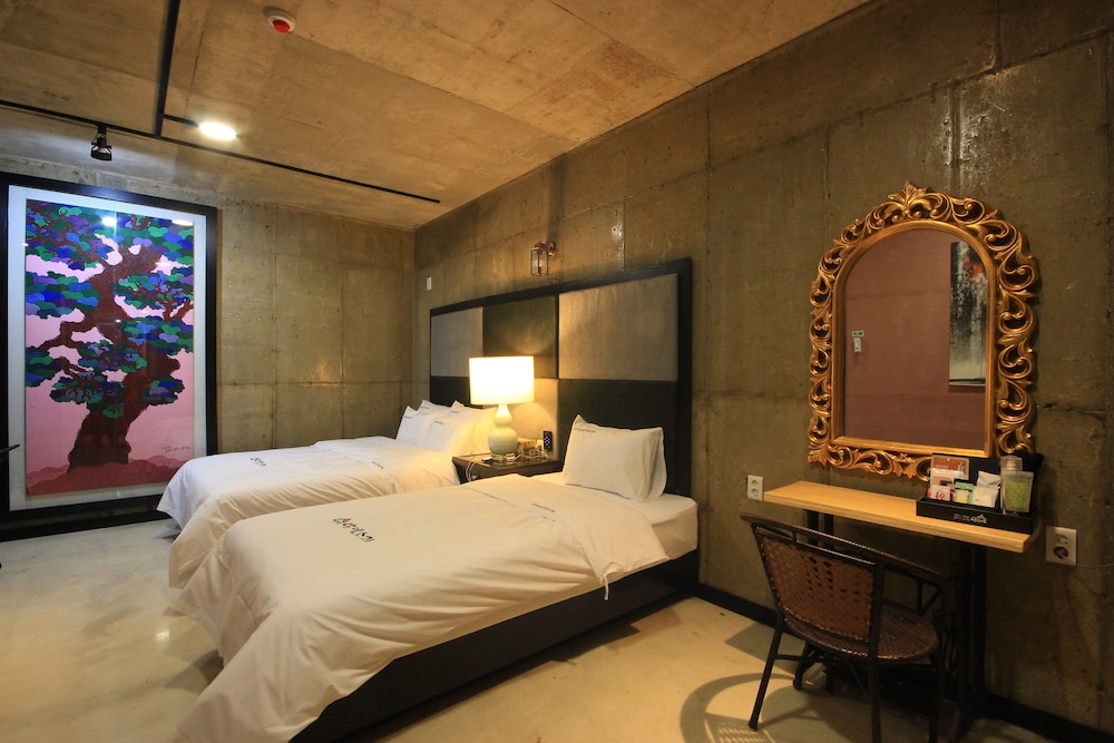 Abu Dhabi Vacations - Silkhaus Oasis Towers - Masdar City - Property Image 29