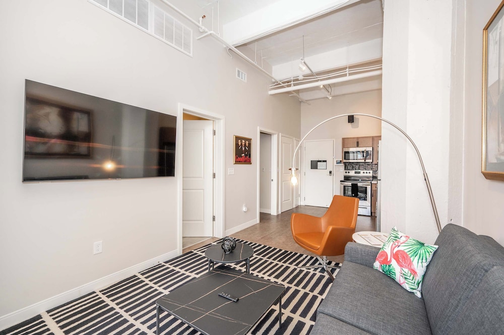 The 333 Suites 302 Stay for 4
