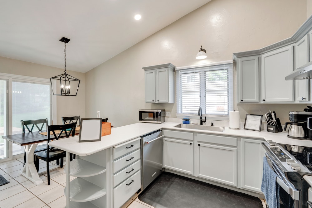 1 Mi to Beach: Dog-friendly Condo in Lake Mills!
