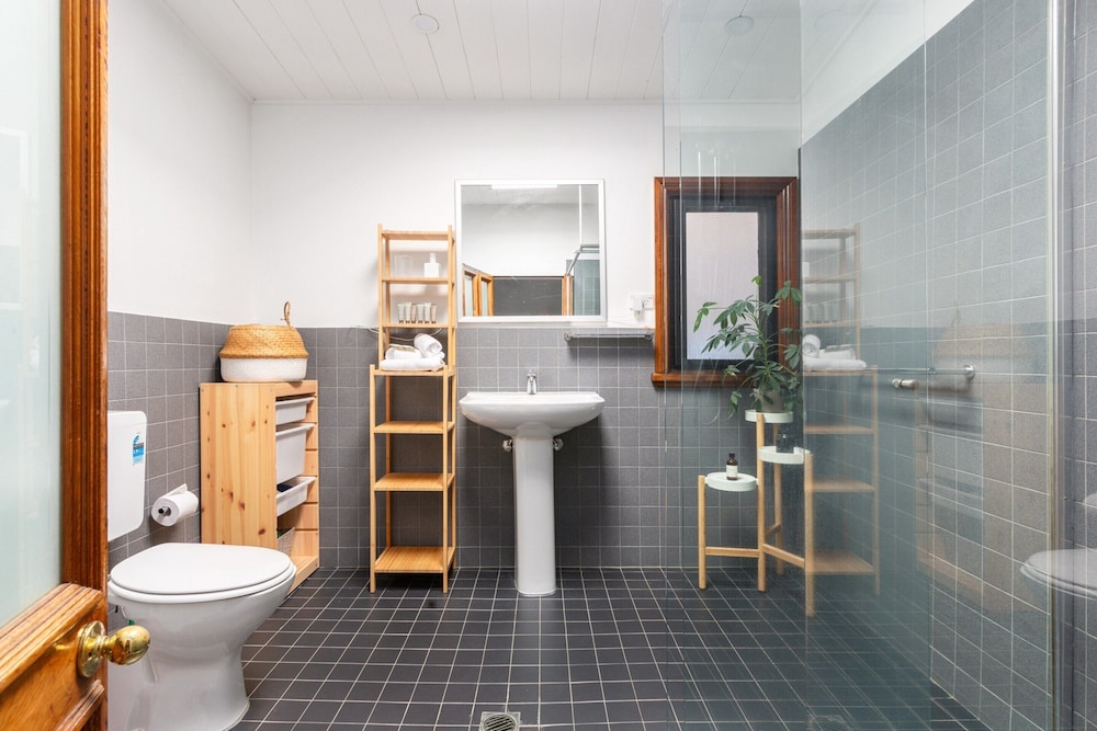 Stylish 2-bed Cottage in Trendy Erskineville