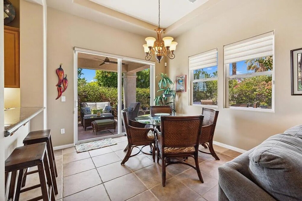 Stylish 2BR w Spa Patio