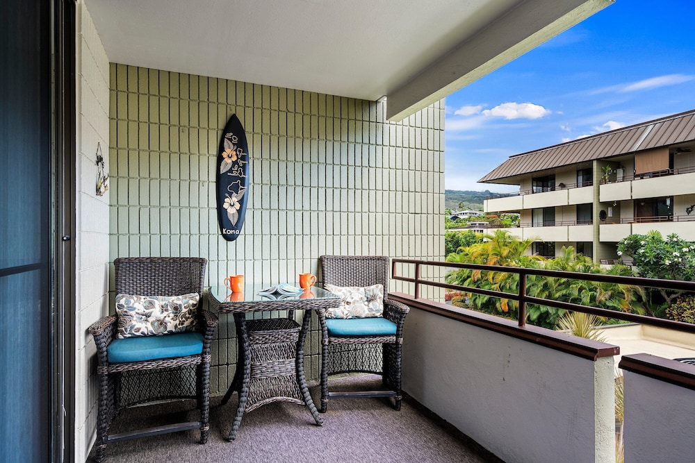 Condo With Central AC - Partial Ocean View - Concierge - Near Magic Sands Beach - Vrkcv