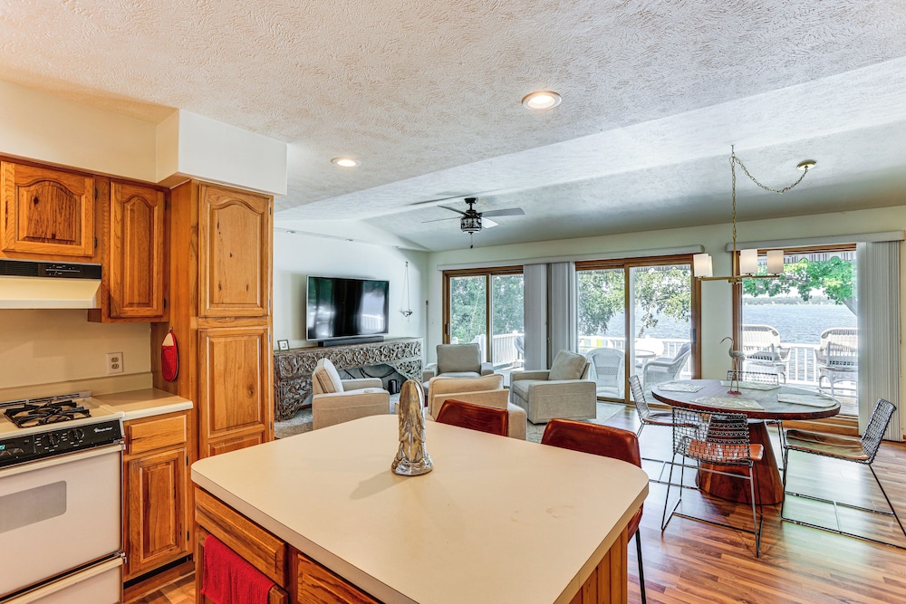 Waterfront Home on Duck Lake: 8 Mi to State Park!