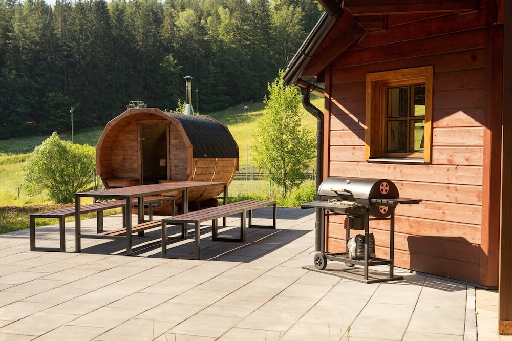 Chalet Near Ski Bret With Sauna