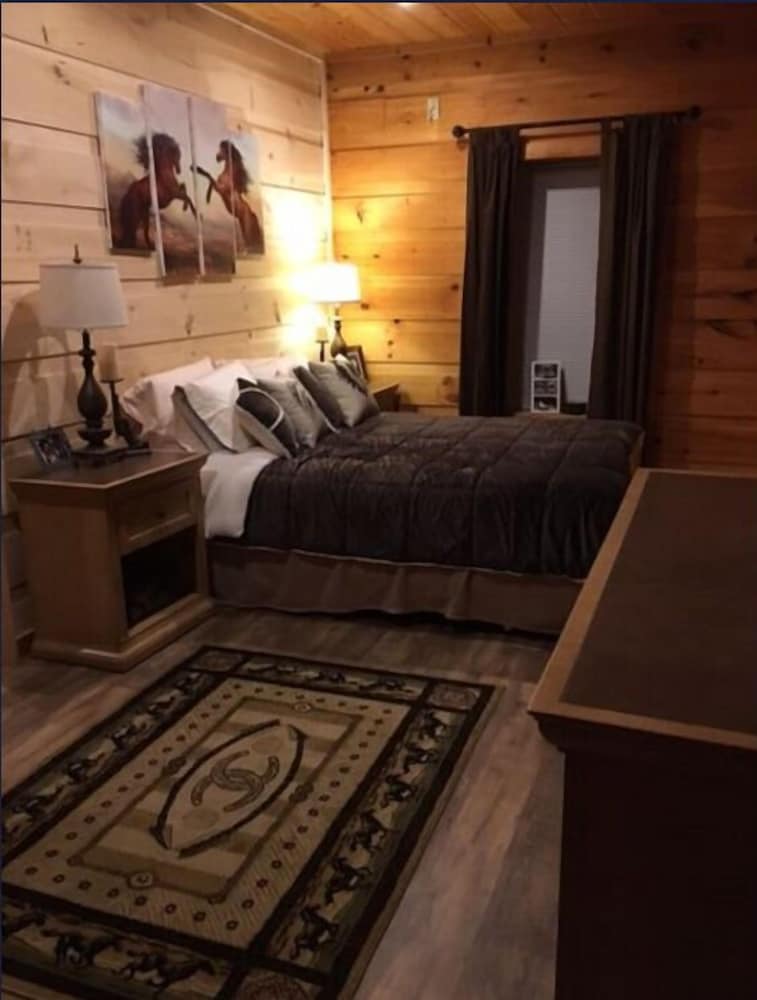 Riverside Retreat 4 Bedroom Cabin