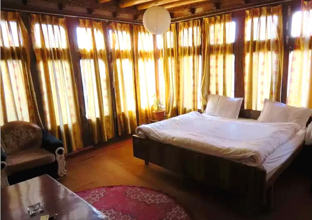 TIH Nezer View Guest House