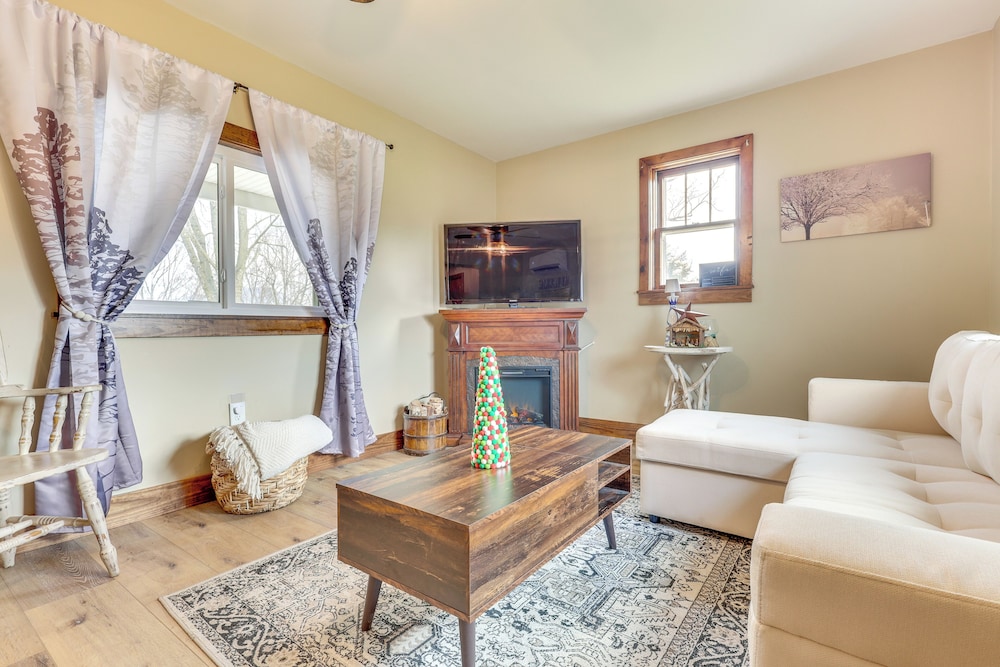 Grill & Fire Pit: New Market Getaway on 3-acres!