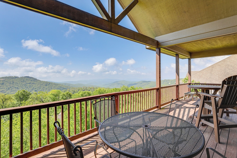 Walk to Sugar Mtn Slopes & Trails: Mountaintop Gem