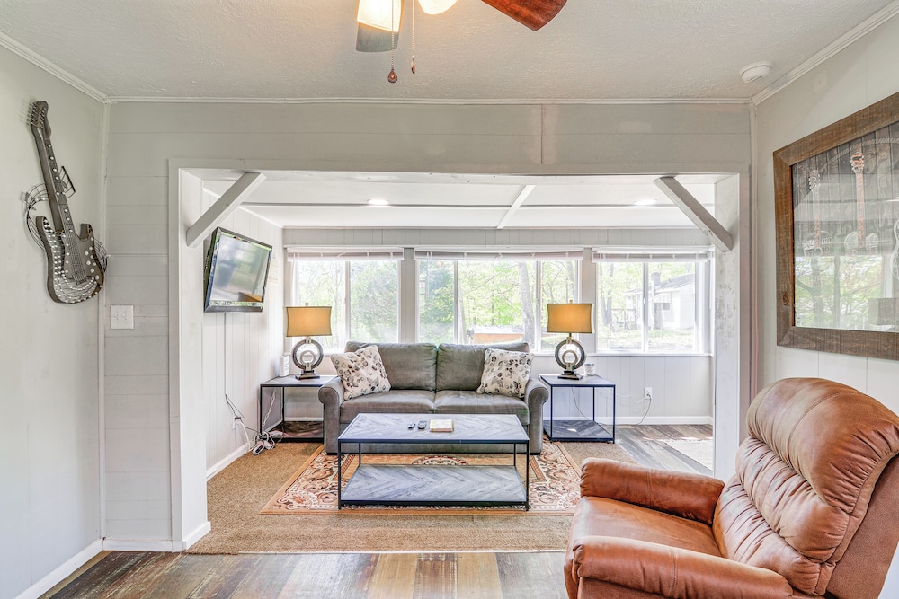 Pet-friendly Somerset Cottage Near Boat Ramps!