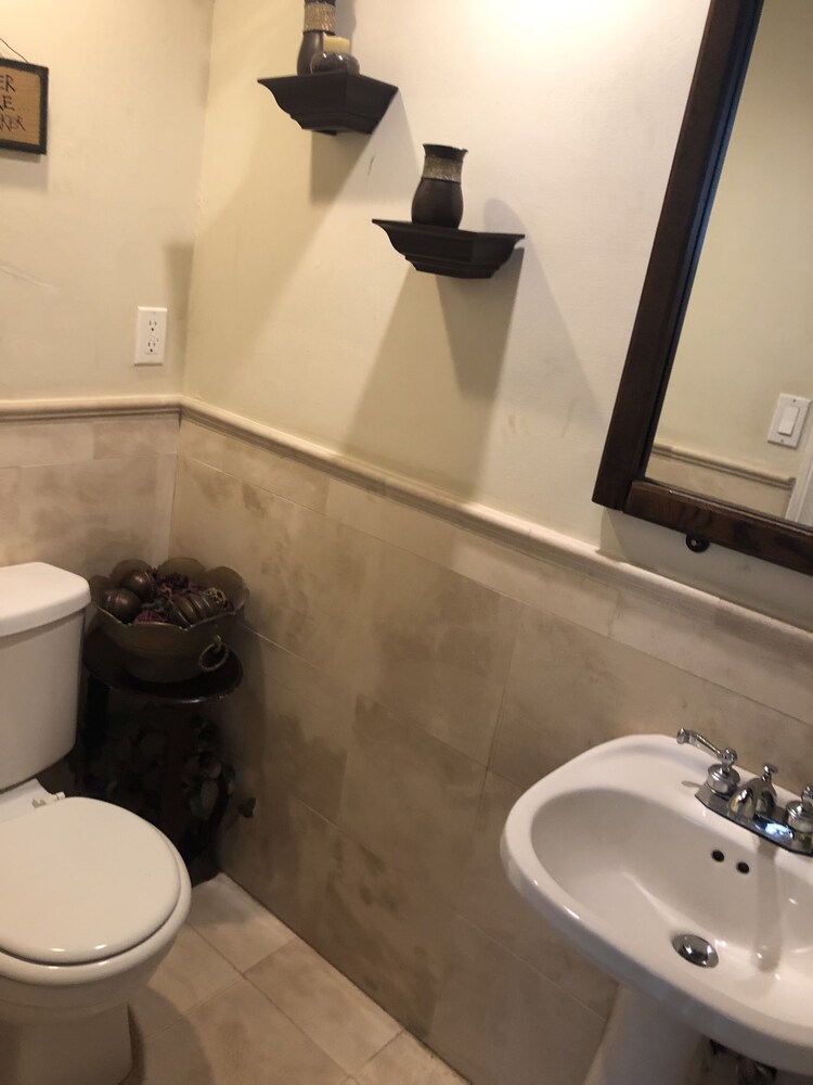 Lovely 2 Bedroom Home with Pool