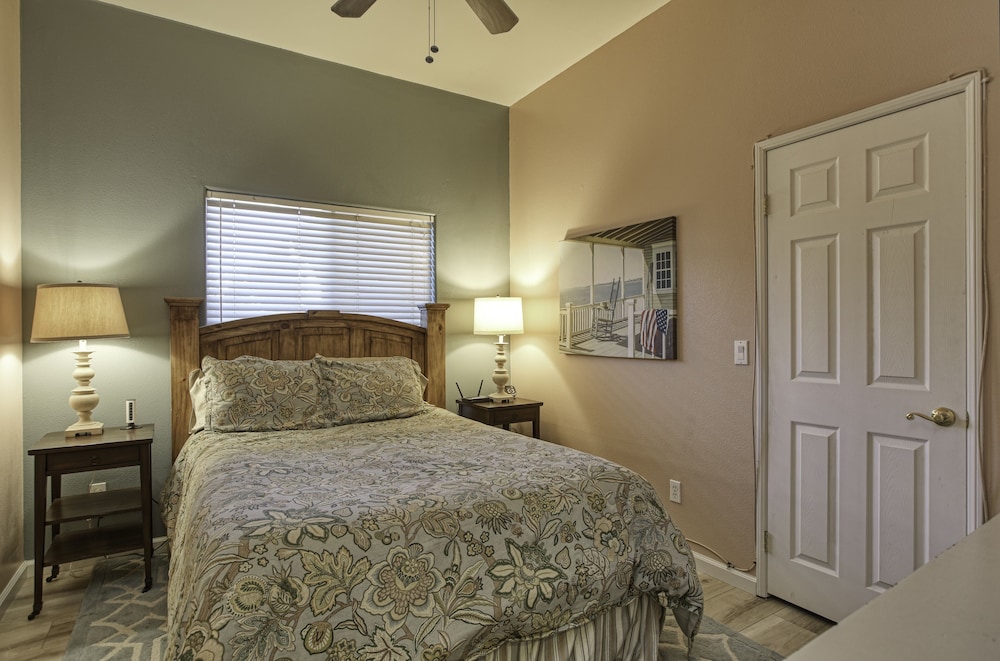 307 Casa Bella 2 Bedroom Condo by Redawning