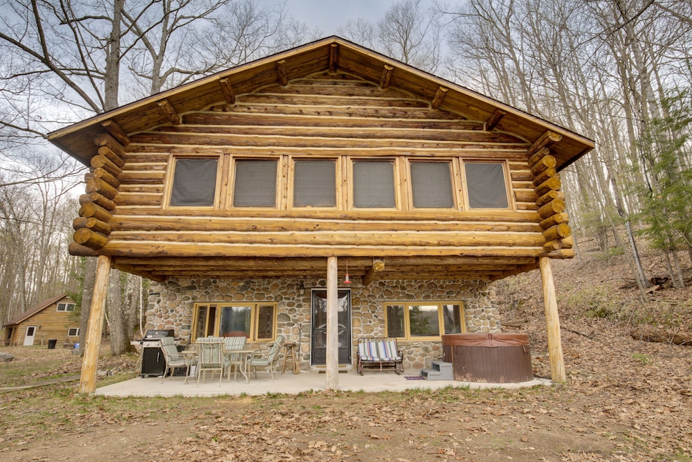 Lakefront Fence Home w/ Private Hot Tub! view 2